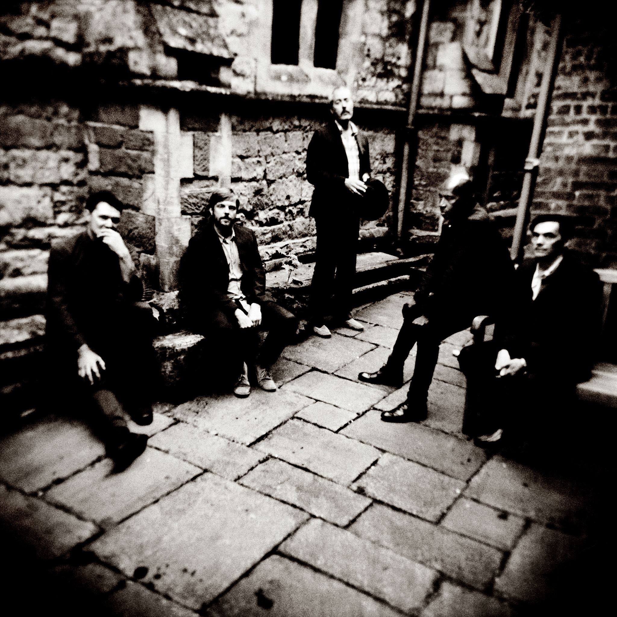 Banda britânica Tindersticks vai lançar disco novo e regressa a Portugal para dar cinco concertos