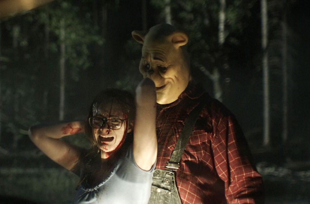 Filme de terror em que Winnie-the-Pooh e Piglet são assassinos psicopatas é considerado o pior filme de 2023