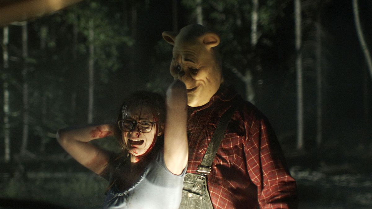 Filme de terror em que Winnie-the-Pooh e Piglet são assassinos psicopatas é considerado o pior filme de 2023