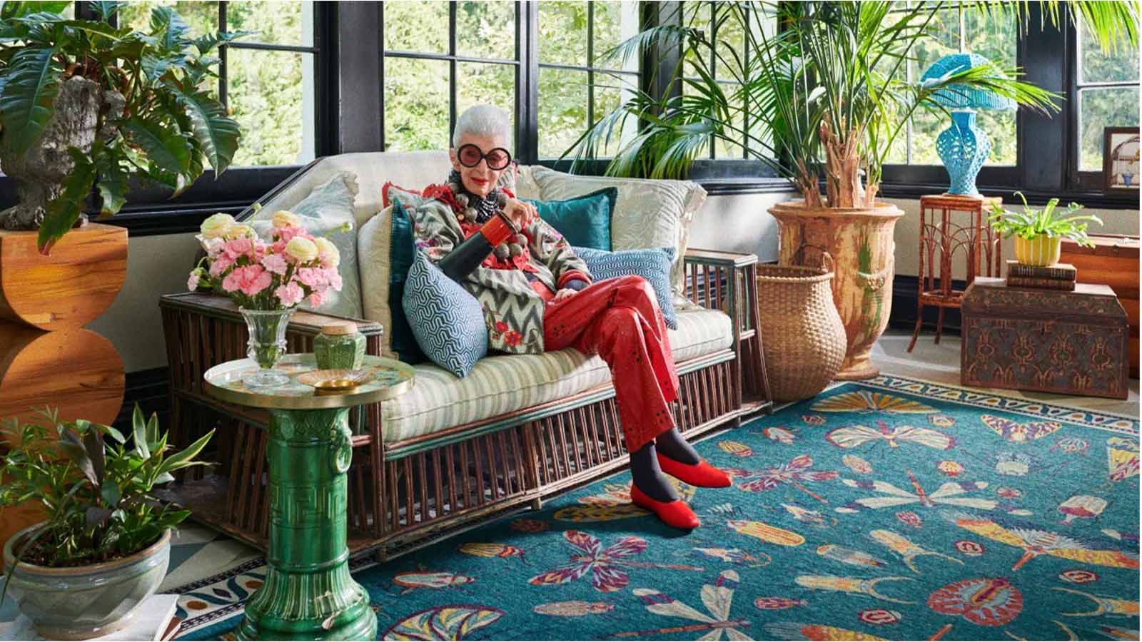 Ícone da moda e especialista em têxteis Iris Apfel morre aos 102 anos