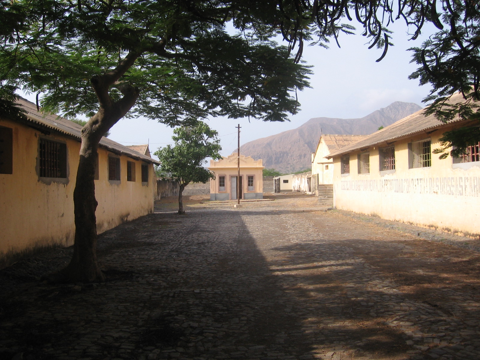 Antigo campo de concentração da ditadura portuguesa no Tarrafal, Cabo Verde, tem novo centro de documentação na Internet