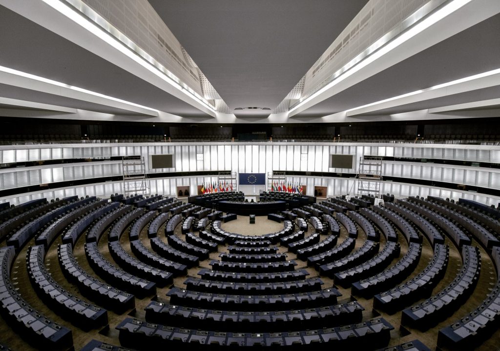 Eurodeputados aprovam recomendação histórica de incluir o direito ao aborto nos direitos fundamentais da União Europeia