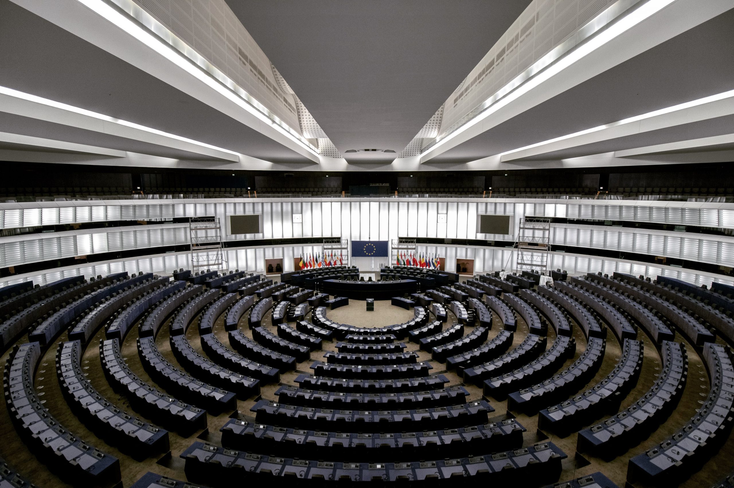 Eurodeputados aprovam recomendação histórica de incluir o direito ao aborto nos direitos fundamentais da União Europeia