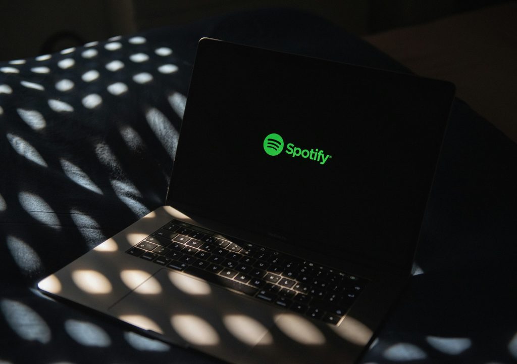 Spotify passa de prejuízo a lucro de 197 milhões de euros no primeiro trimestre deste ano