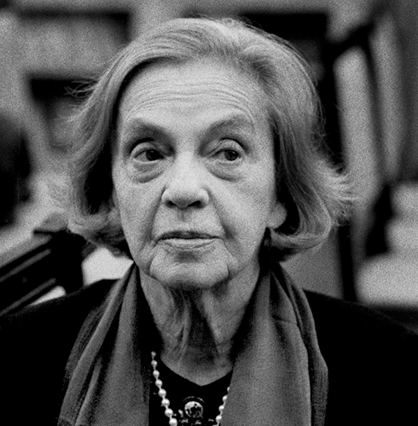 Biografia de Sophia de Mello Breyner, da autoria da jornalista Isabel Nery, regressa às livrarias nos 20 anos da morte da poeta