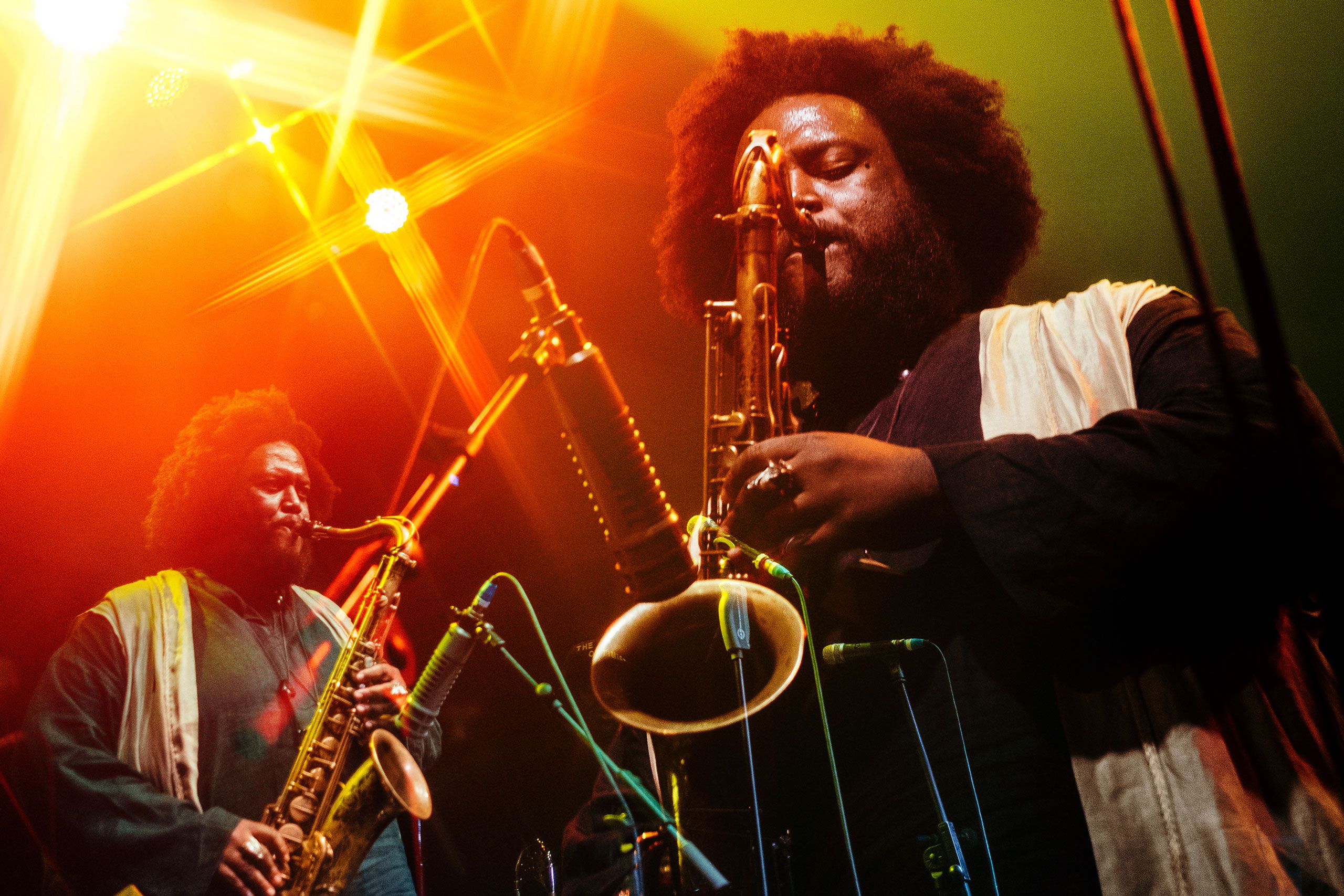 Kamasi Washington partilha curta-metragem “Get Lit”. Multi-instrumentista actua em Portugal em Outubro