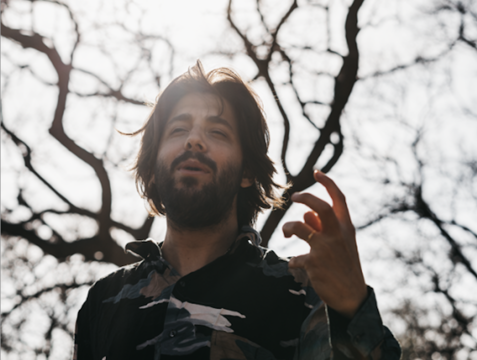 João Nicolau inicia rodagem de filme sobre “agruras e deleites da vida artística”, com Salvador Sobral no elenco