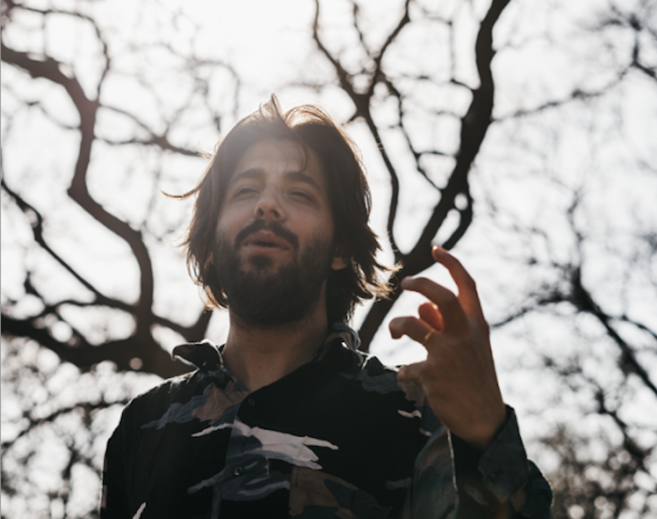 João Nicolau inicia rodagem de filme sobre “agruras e deleites da vida artística”, com Salvador Sobral no elenco