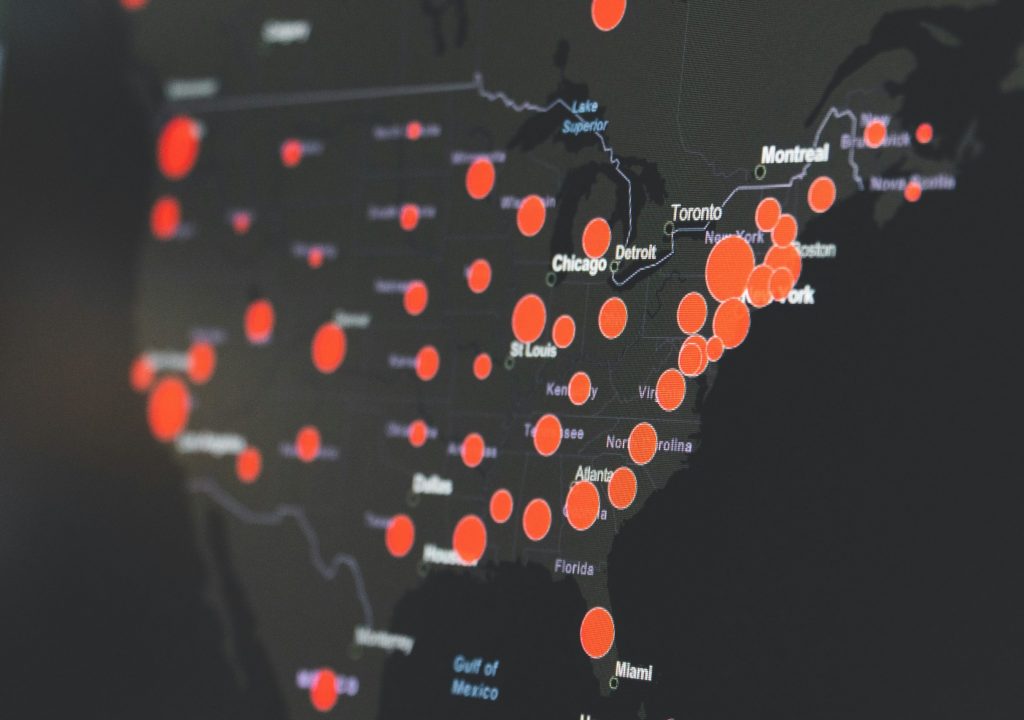 Sites de notícias locais falsos superam os reais nos Estados Unidos, revela investigação