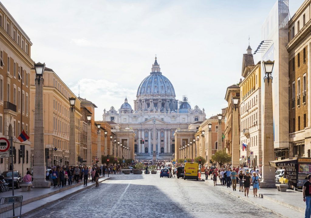 Vaticano prepara documento sobre mulheres na liderança da Igreja Católica