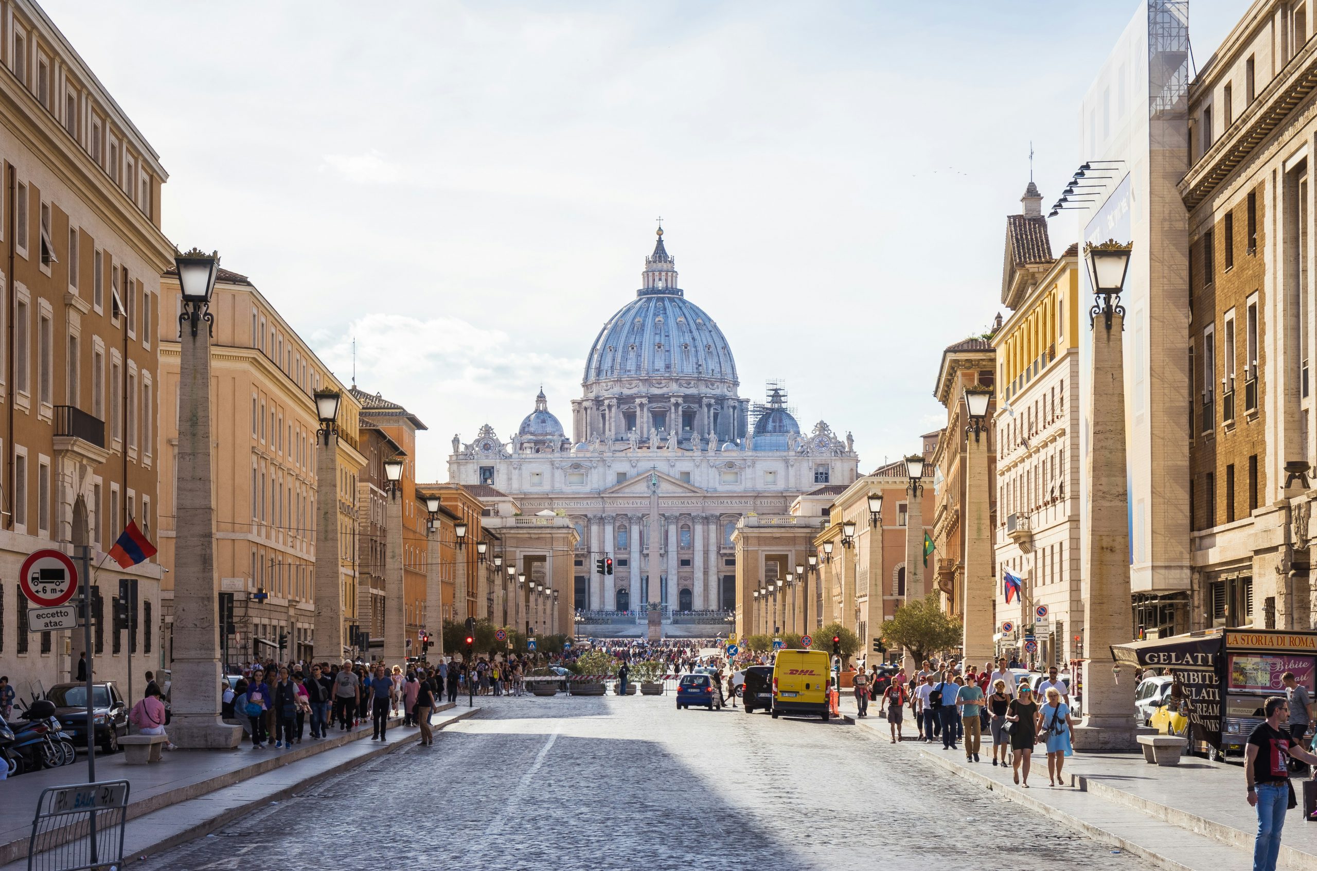 Vaticano prepara documento sobre mulheres na liderança da Igreja Católica