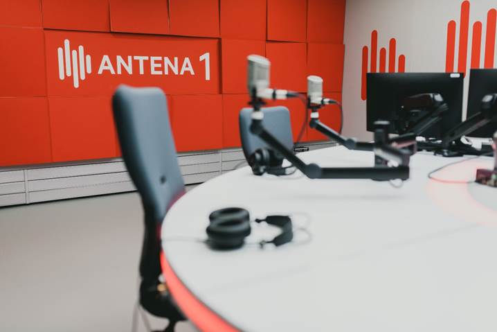 Nova grelha da Antena 1 com mais informação, opinião, entretenimento, arte, cultura, desporto e humor