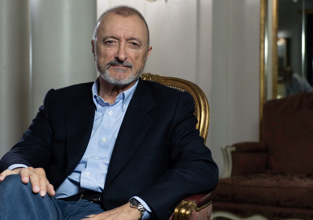 Entrevista. Arturo Pérez-Reverte: “Os EUA nunca permitiram que o México fosse um país poderoso e estável, sempre procuram destabilizá-lo”