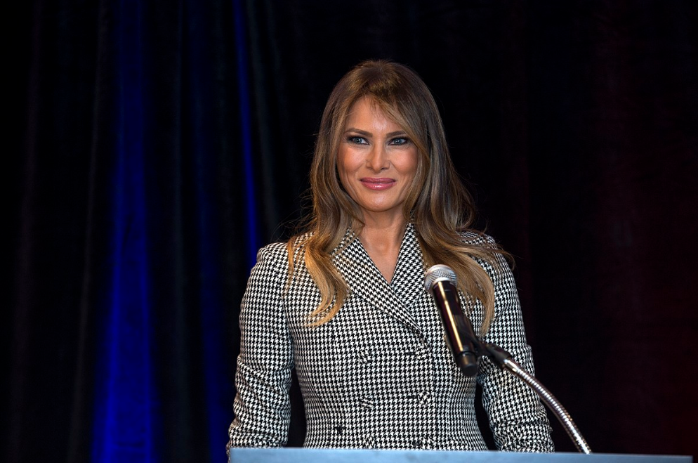 Melania Trump apoia direito ao aborto em discordância com republicanos