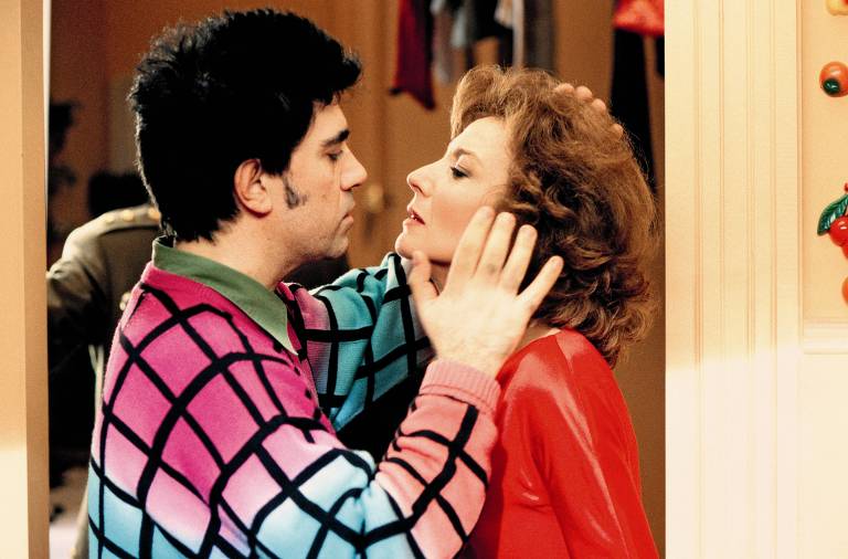 Pedro Almodóvar recorda Marisa Paredes como “atriz superdotada” com “caráter eterno”