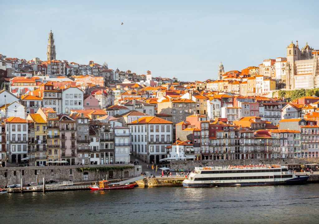 Regulamento que determina novas regras para animadores de rua entra hoje em vigor no Porto